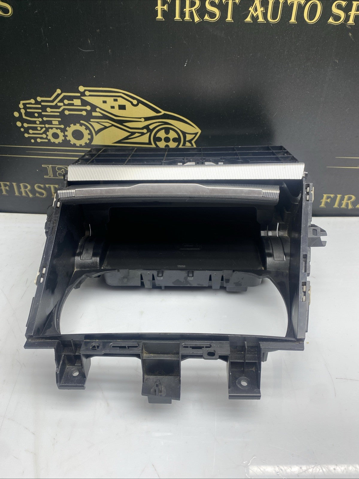 BMW SERIES 3 G20 G21 FRONT CENTRE CONSOLE ASHTRAY STORAGE COMPARTMENT 2019