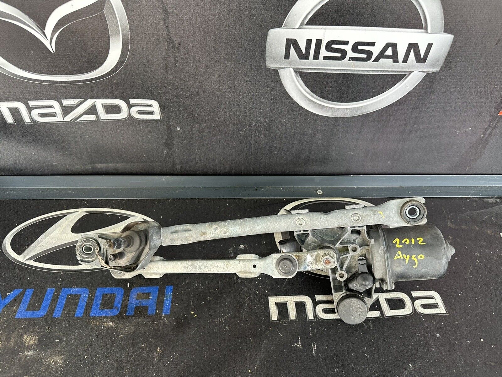 TOYOTA AYGO FRONT WIPER MOTOR 2012