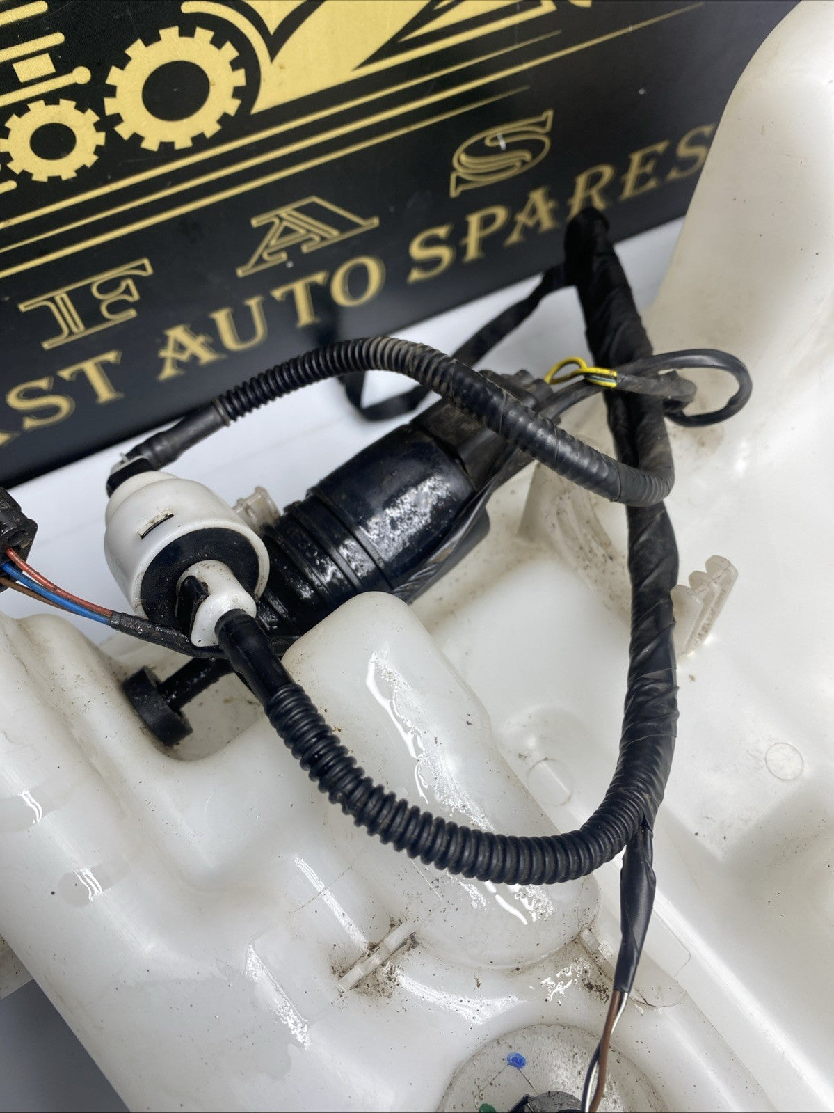 BMW 2 SERIES F45 WINDSCREEN WASHER BOTTLE TANK RESERVOIR 7331418