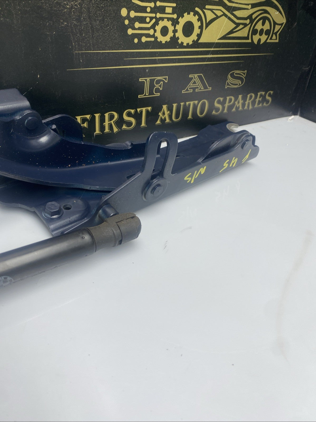 BMW 2 SERIES F45 F46 2015-2021 BONNET HINGE AND ACTUATOR LEFT N/S PASSENGER