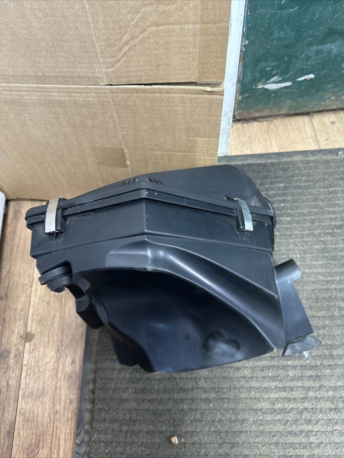 BMW 3 SERIES G20 INTAKE SILENCER AIR INTAKE BOX 18026310