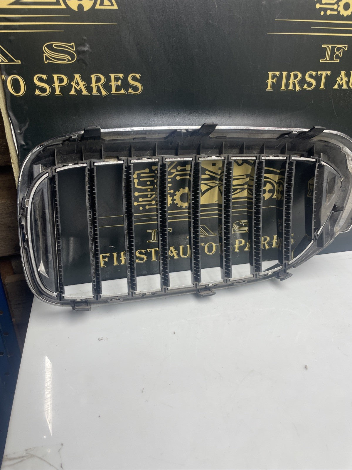 BMW 5  SERIES G30 2016-20 Front Right Driver side Radiator Grille 7473702