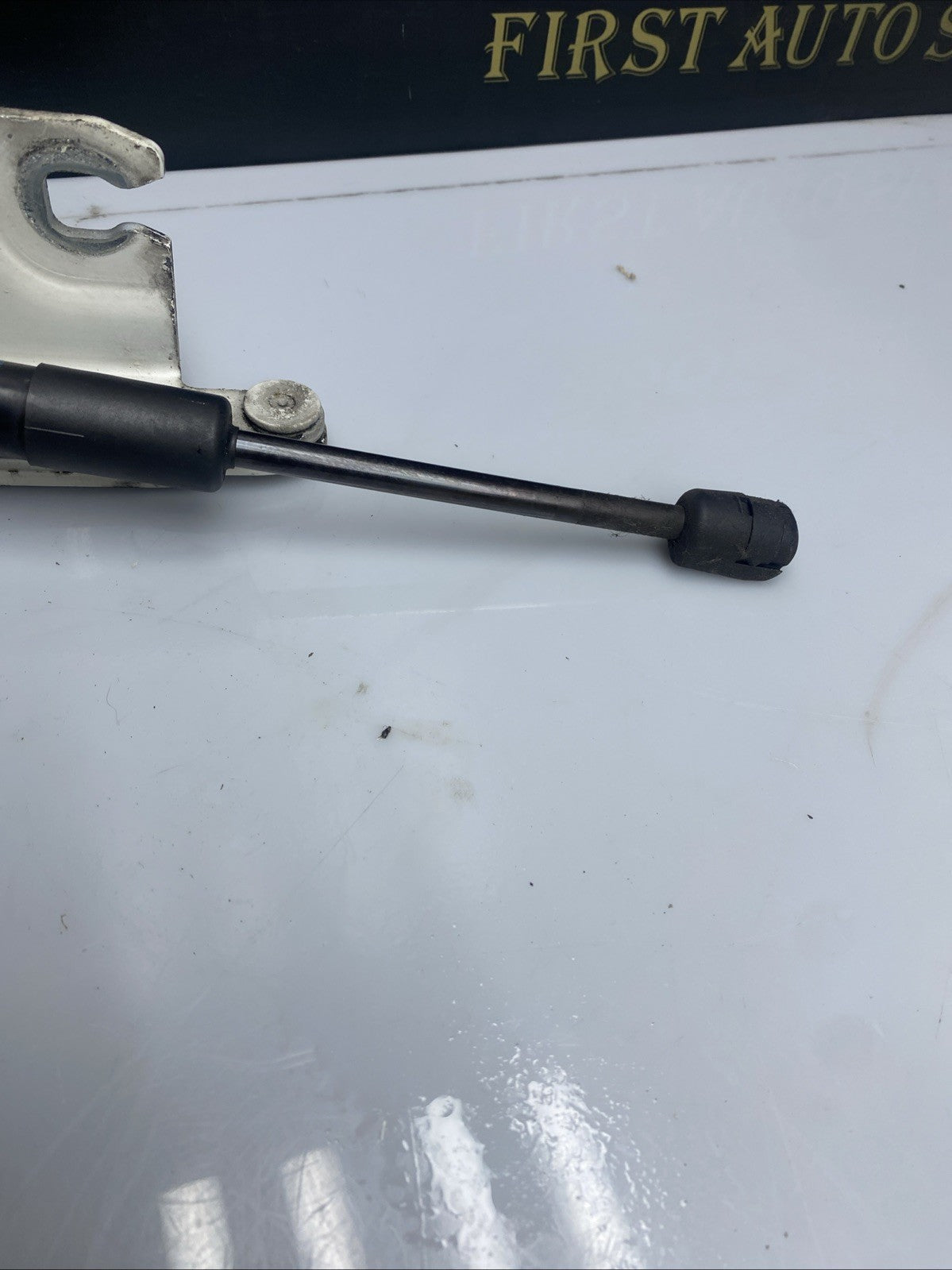 BMW 1 SERIES BONNET HINGE FRONT LEFT PASSENGER SIDE F20 2011-2015