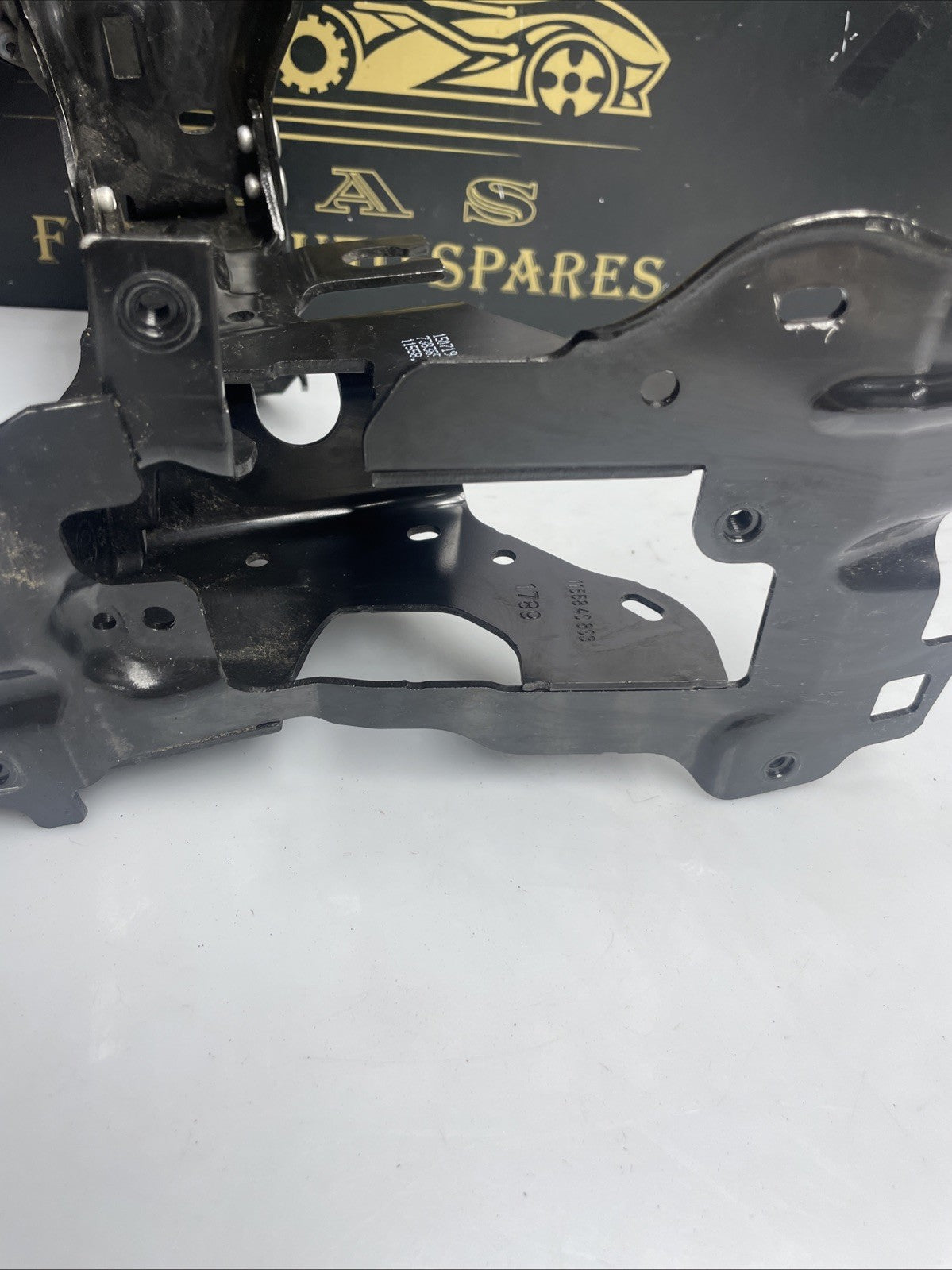 BMW 5 G30 G31 G38 2019 Front right headlight headlamp mounting bracket 7383858