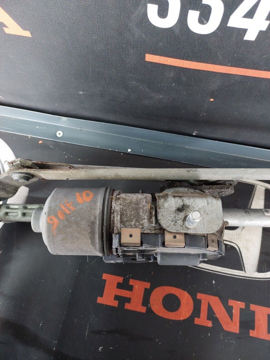 VOLKSWAGEN GOLF WIPER MOTOR & LINKAGE 2010