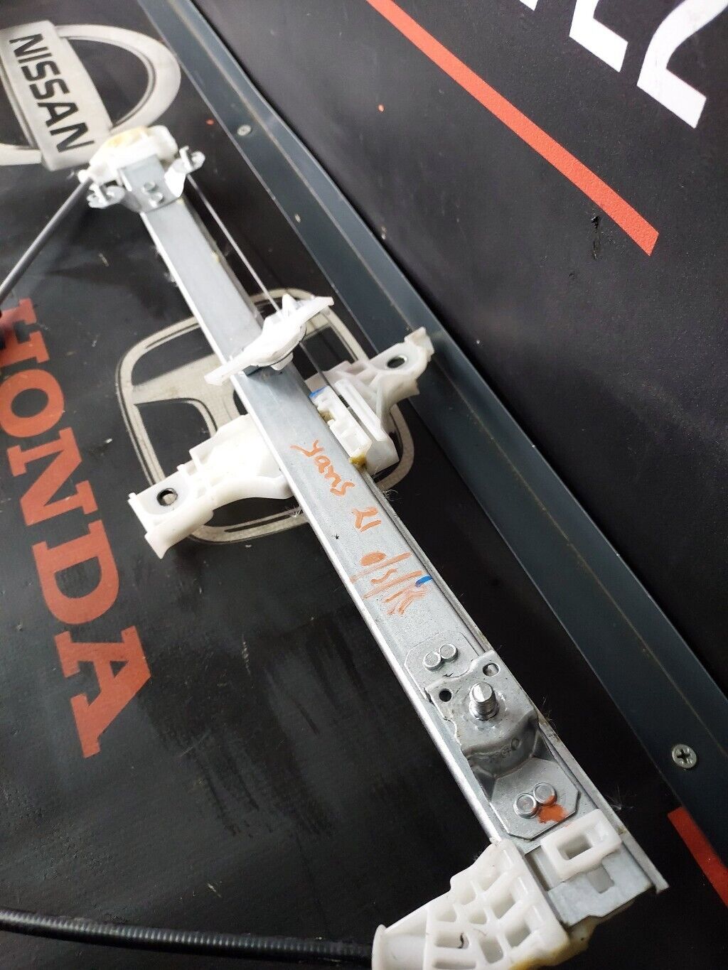 TOYOTA YARIS O/S REAR WINDOW MECHANISM 2021