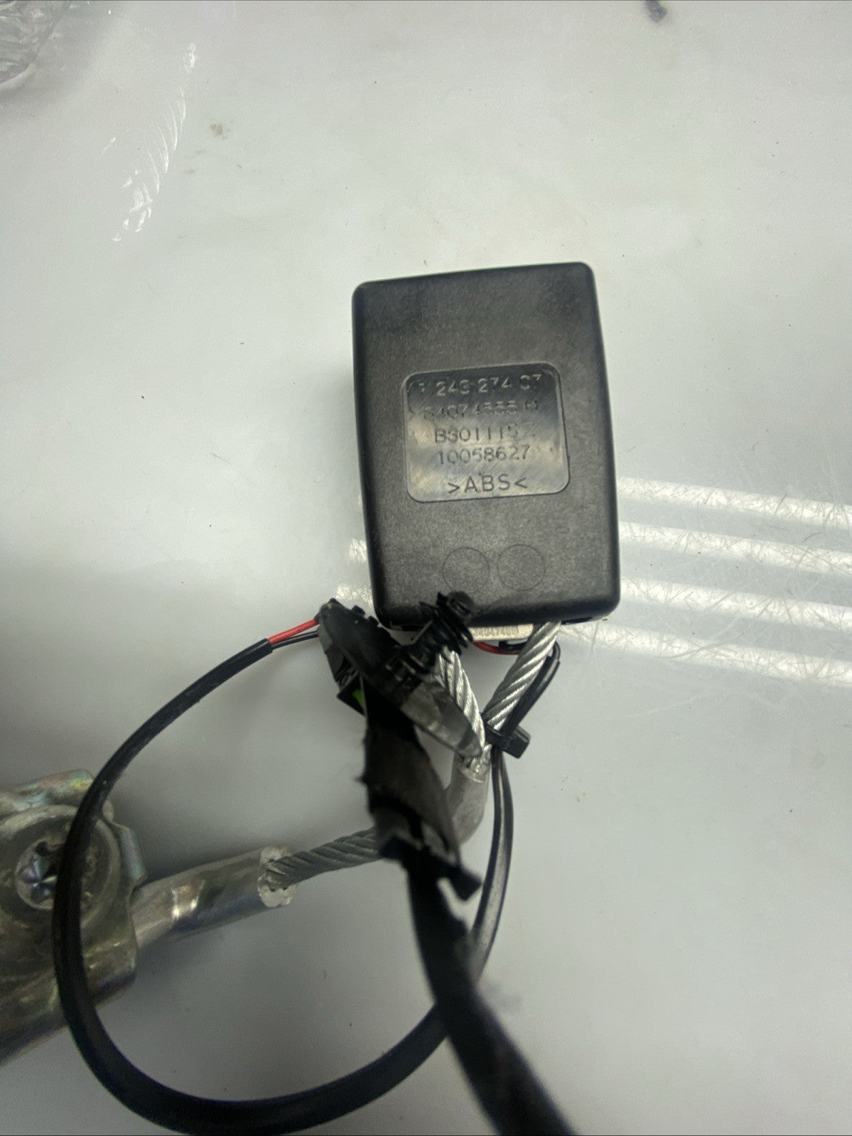 GENUINE BMW 5 SERIES F10 F11 REAR CENTRE SEAT BELT BUCKLE 7243274