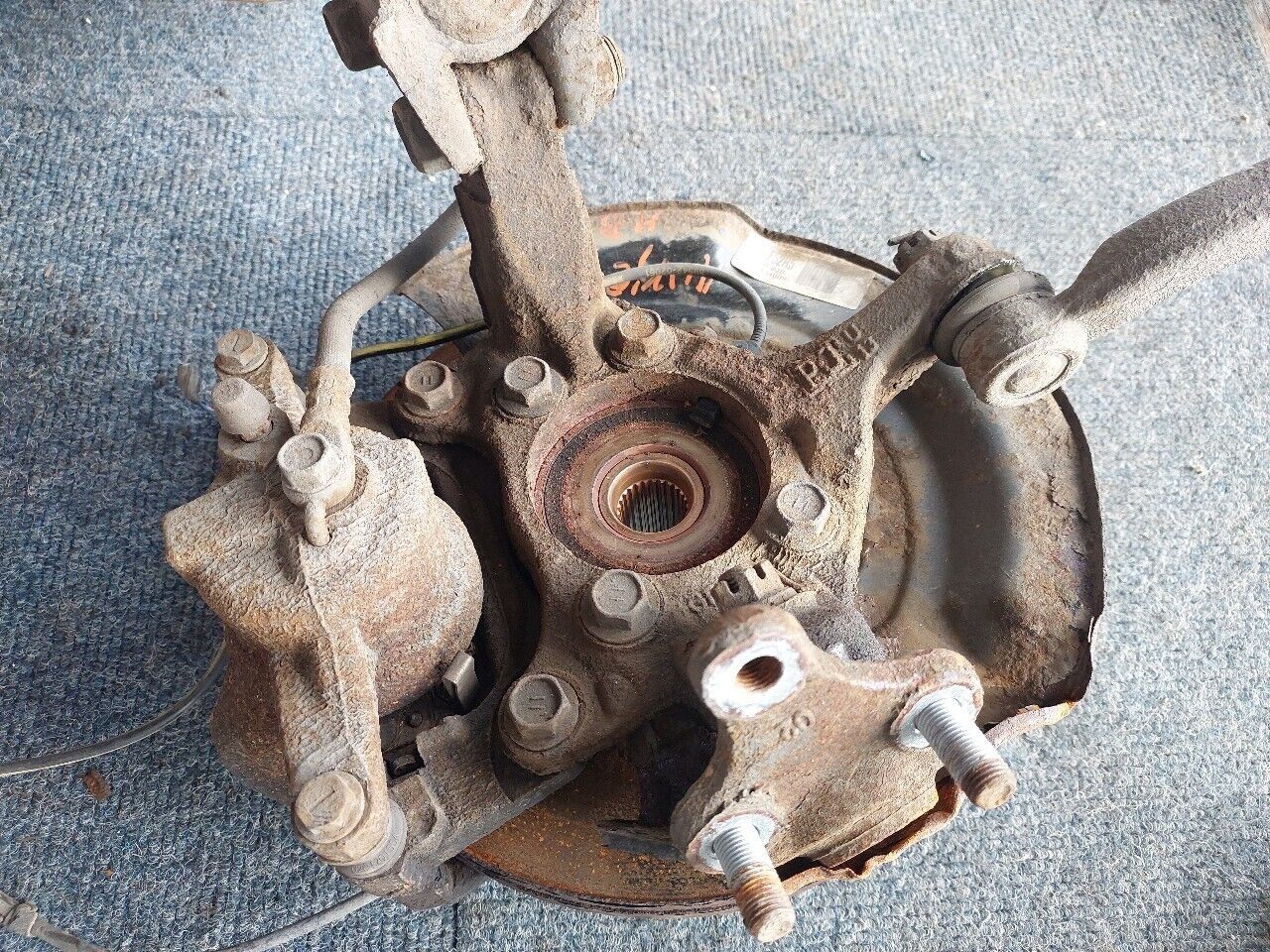 TOYOTA AURIS HATCHBACK O/S FRONT SUSPENSION LEG 2013