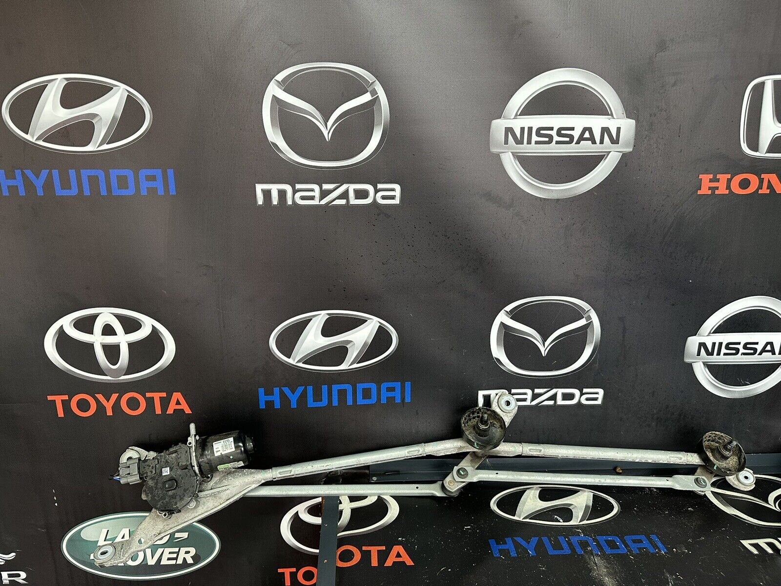 NISSAN JUKE WIPER MOTOR & LINKAGE FRONT 288006PA0A MK2 F16 2019 - 2023