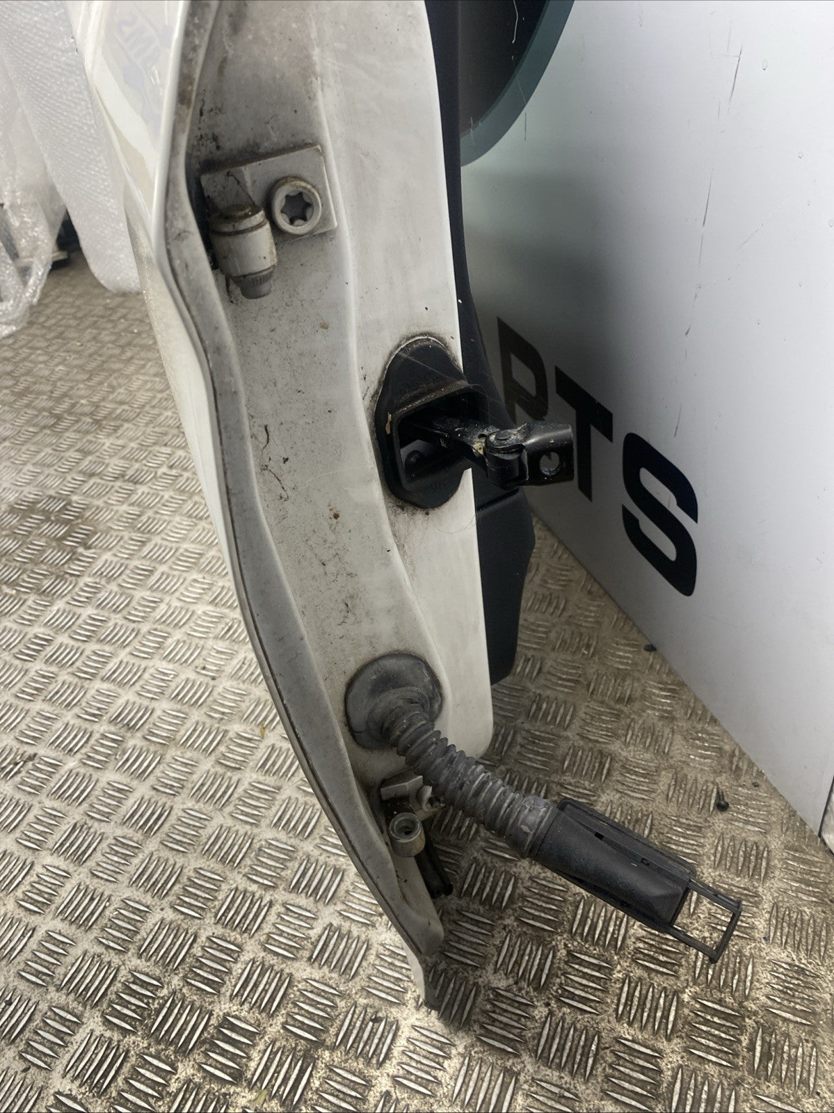 BMW 1 SERIES DOOR FRONT RIGHT DRIVER SIDE F20 2011-2019