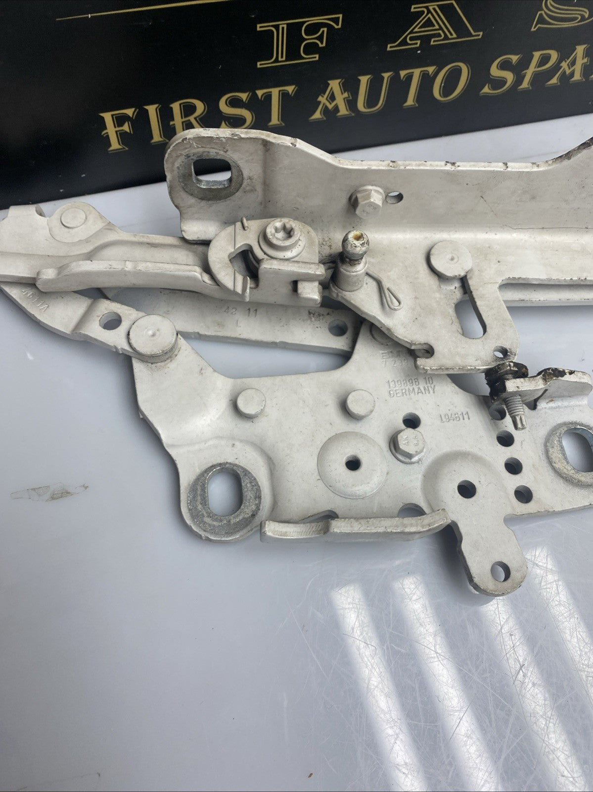 BMW 1 SERIES BONNET HINGE FRONT LEFT PASSENGER SIDE F20 2011-2015