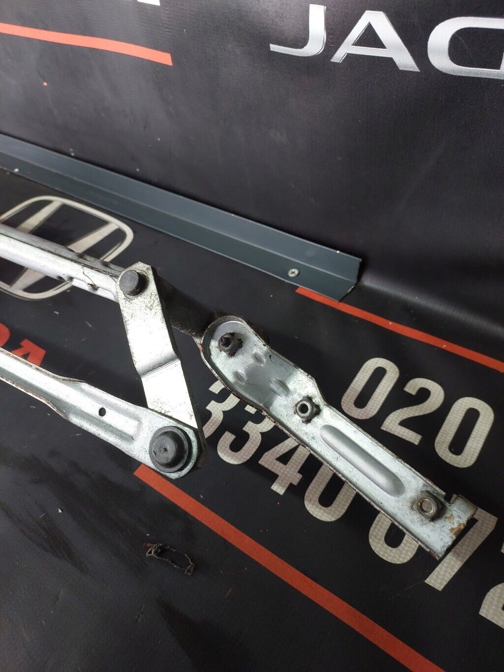 VOLKSWAGEN GOLF WIPER MOTOR & LINKAGE 2010