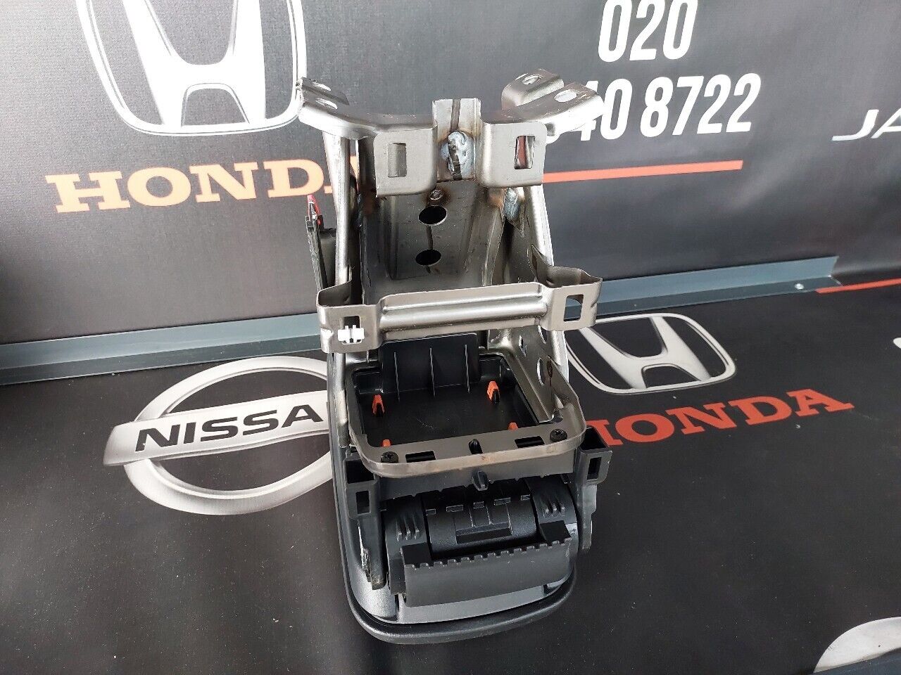 TOYOTA YARIS CENTRE CONSOLE ARM REST 2021