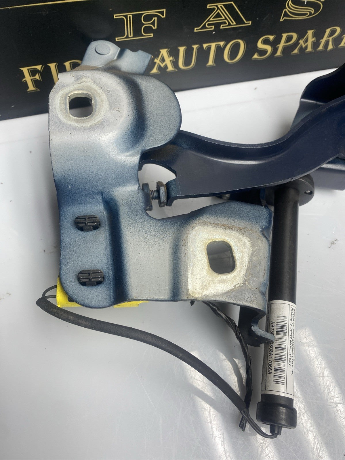 BMW 2 SERIES F45 F46 2015-2021 BONNET HINGE AND ACTUATOR LEFT N/S PASSENGER