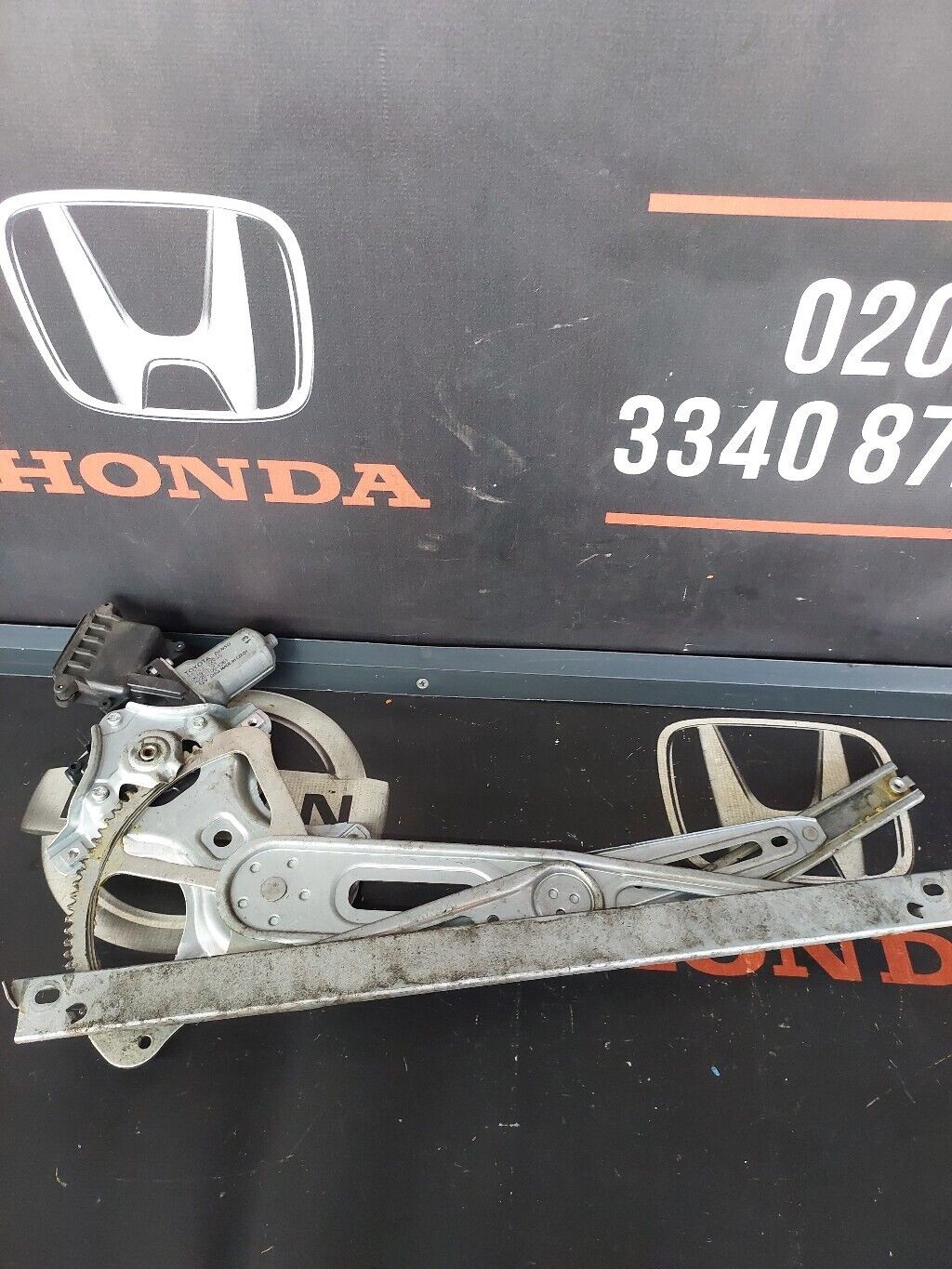 TOYOTA AURIS 14-19 N/S FRONT LEFT DOOR WINDOW REGULATOR MOTOR