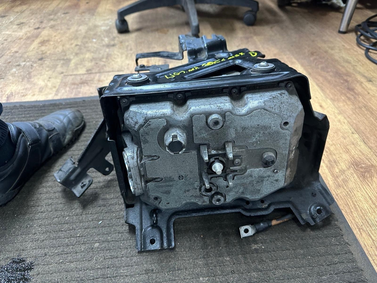 BMW 3 Series F30 330e Hybrid Voltage Converter Inverter & ECU 8679666 (2018)
