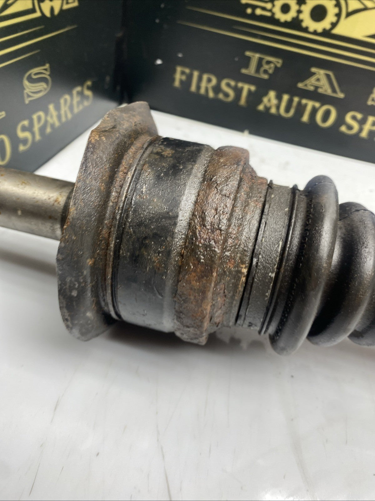 BMW 5 Series F10 F11 520d N47N Output Drive Shaft Left Passenger N/S 7581027