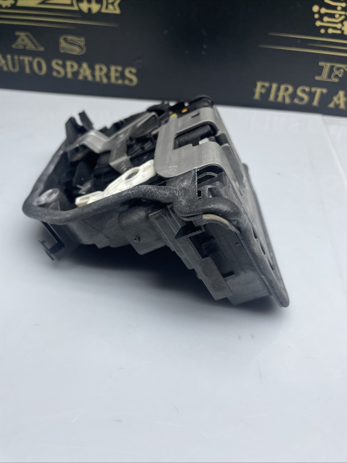 BMW 520 G30 DOOR LOCK MECH LEFT FRONT 7477695