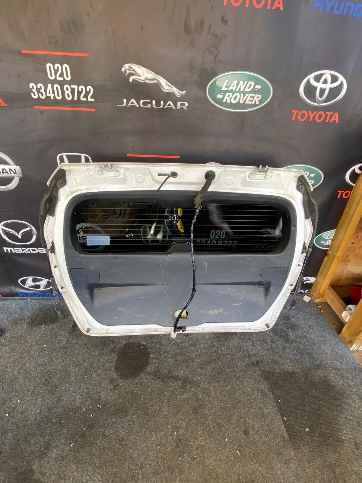 TOYOTA AURIS TAILGATE 2019 WHITE BARE