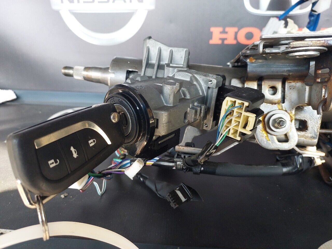 TOYOTA AURIS HATCHBACK STEERING COLUMN & IGNITION KIT 2013 PETROL