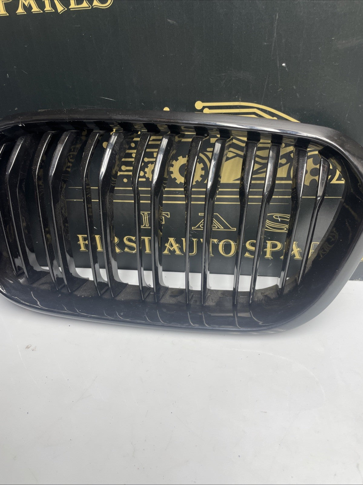 BMW 1 SERIES F20 F21 FRONT RIGHT KIDNEY GRILLE 7371748