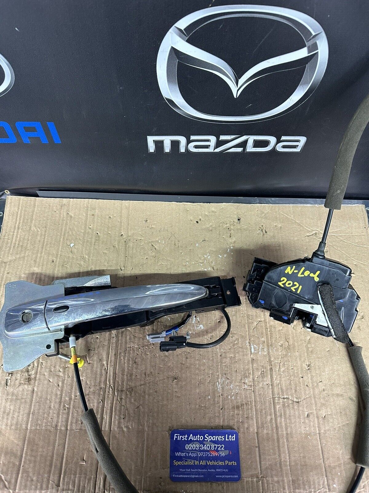 NISSAN LEAF DOOR LOCK MECHANISM FRONT RIGHT With Handle 2018 -2024