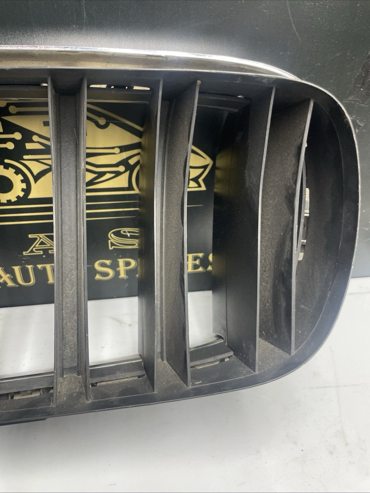 GENUINE BMW X5 F15 2014- 2018 FRONT RIGHT SIDE BUMPER UPPER KIDNEY GRILL 7316076