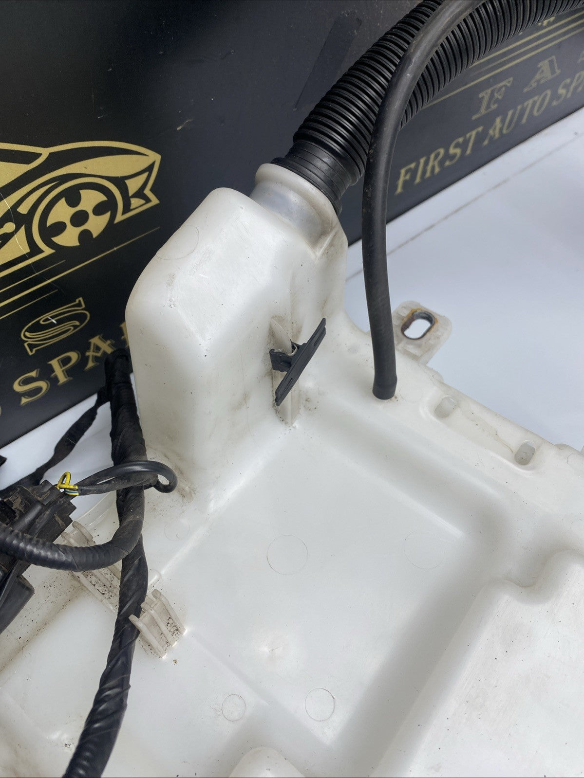 BMW 2 SERIES F45 WINDSCREEN WASHER BOTTLE TANK RESERVOIR 7331418