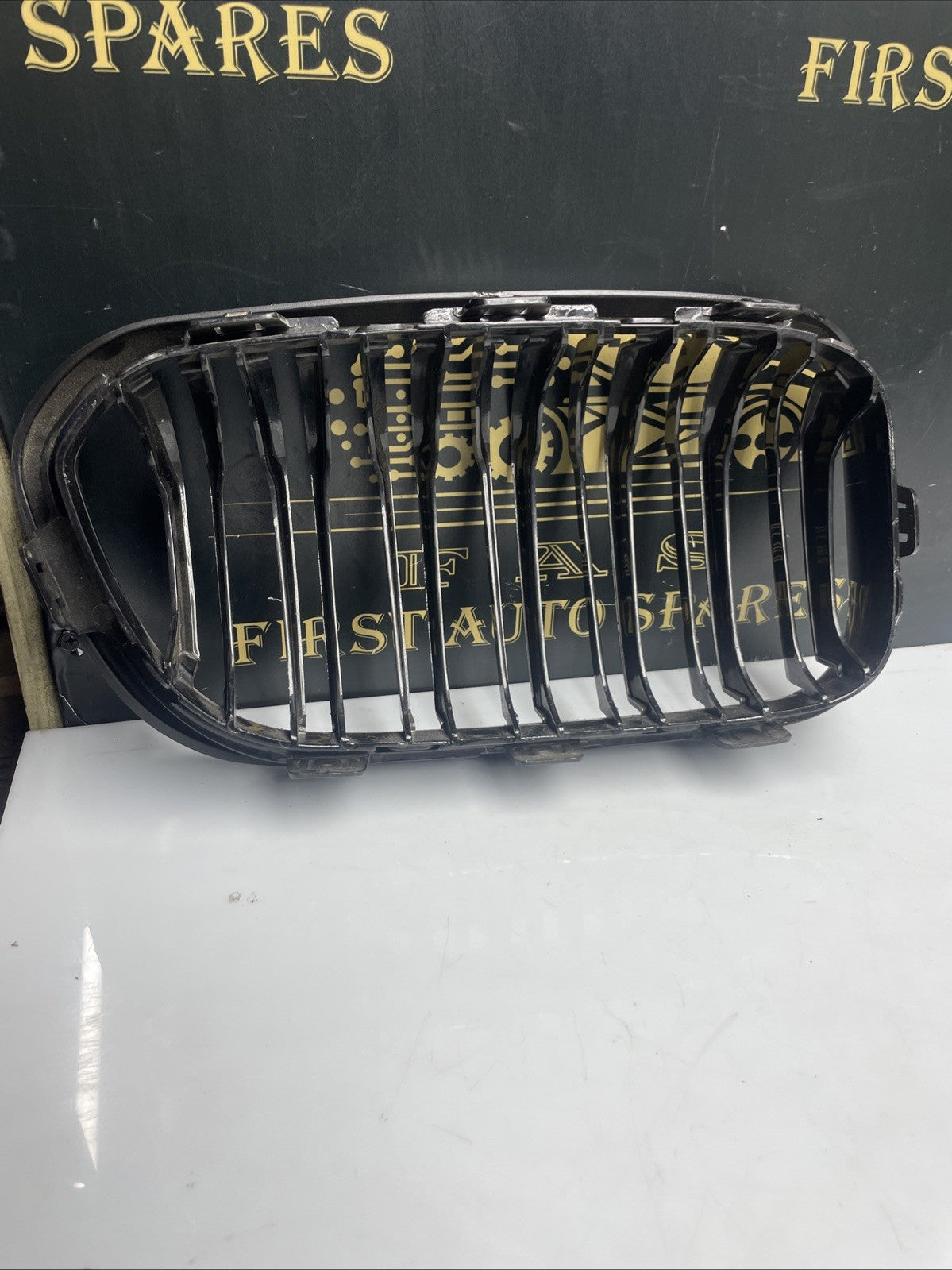 BMW 1 SERIES F20 F21 FRONT LEFT KIDNEY GRILLE 7371748