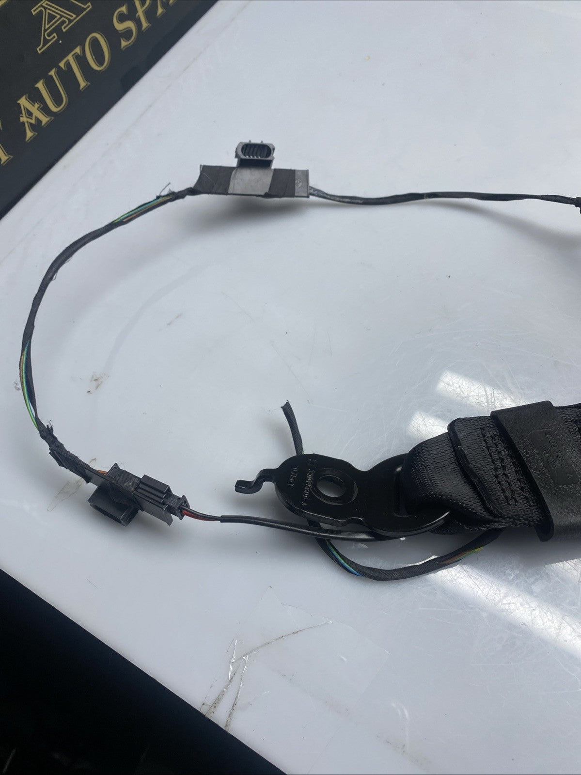 GENUINE BMW 5 SERIES F10 F11 REAR CENTRE SEAT BELT BUCKLE 7243275-04