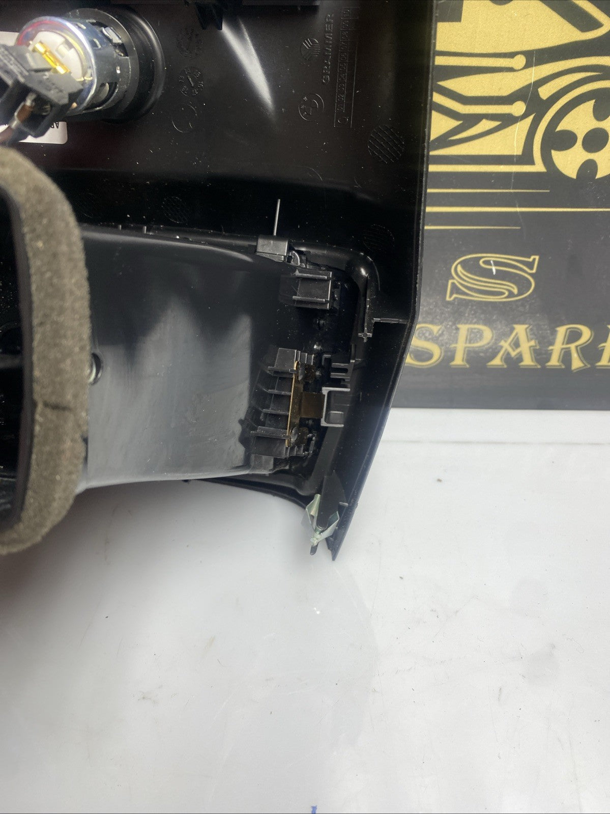 BMW 2 F45 2015 Rear air vent grill 9319567 DVV22869