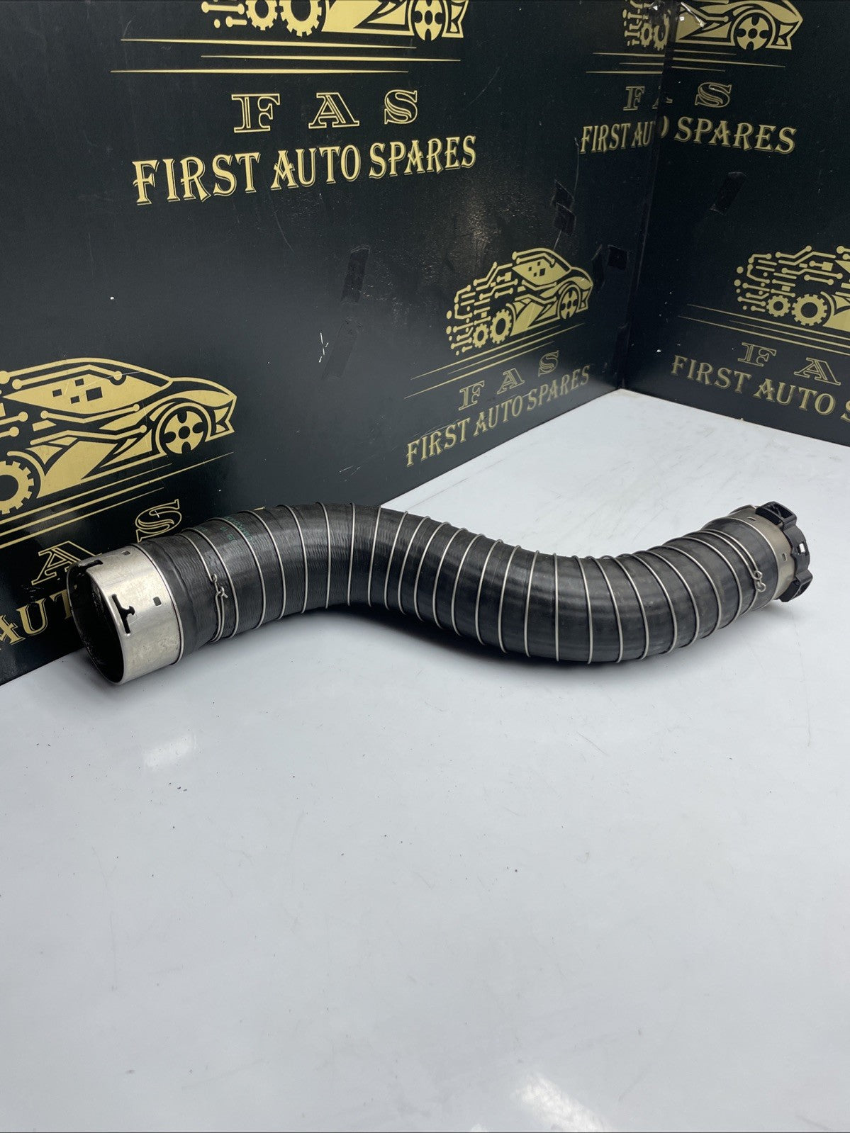 BMW 5 SERIES G30 G31 B47 2.0d BOOST PIPE CHARGE AIR INTERCOOLER 8572858