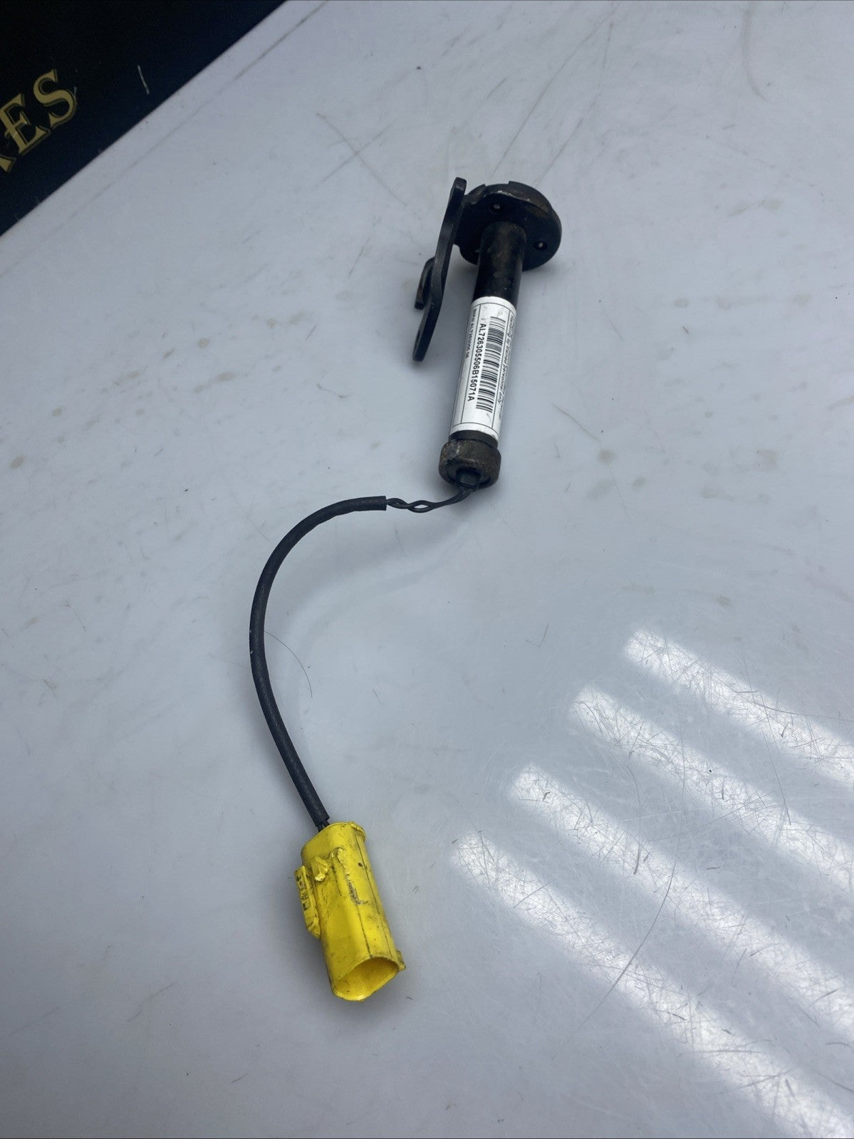 GENUINE BMW 5 SERIES F10 2016 LCI BONNET ACTUATOR LEFT SIDE 7263055