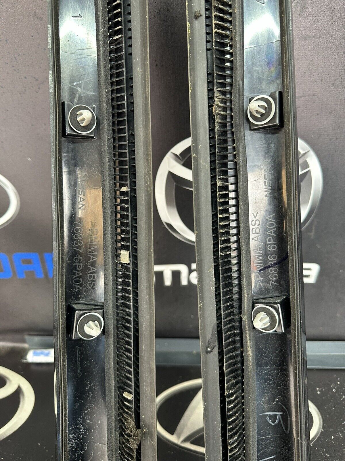 NISSAN JUKE F16 MK2 2019- 2023 FRONT WINDSCREEN SIDE PLASTIC PANELS