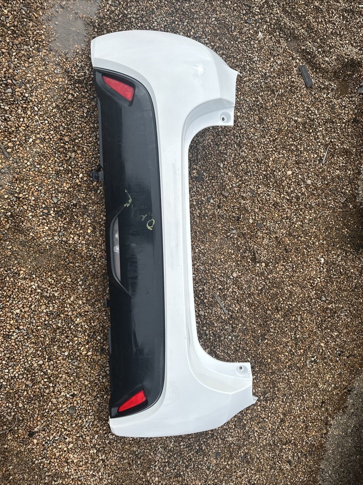 TOYOTA YARIS 2022 BUMPER (REAR) COMPLETE IN WHITE