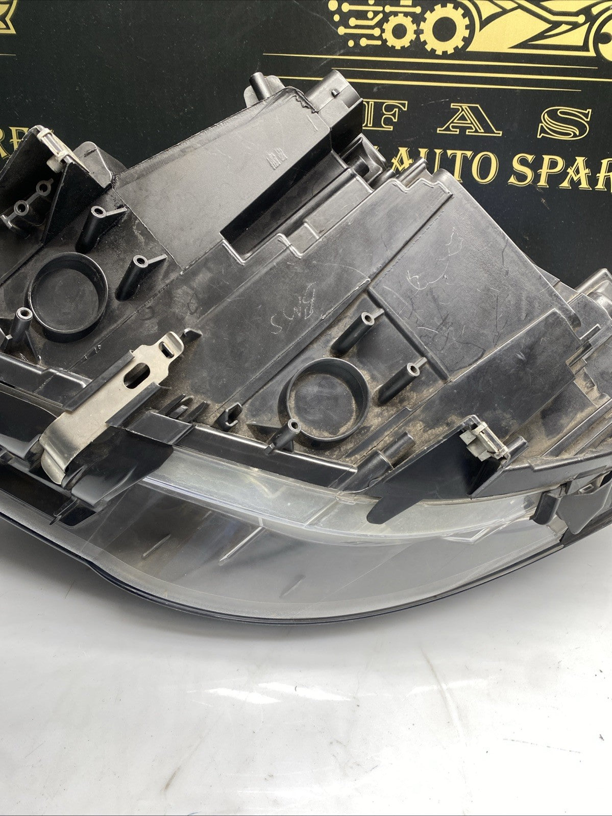 BMW 5 SERIES 2010-2013 HEADLIGHT DRIVER RIGHT SIDE 1LL010131-04 (P70)