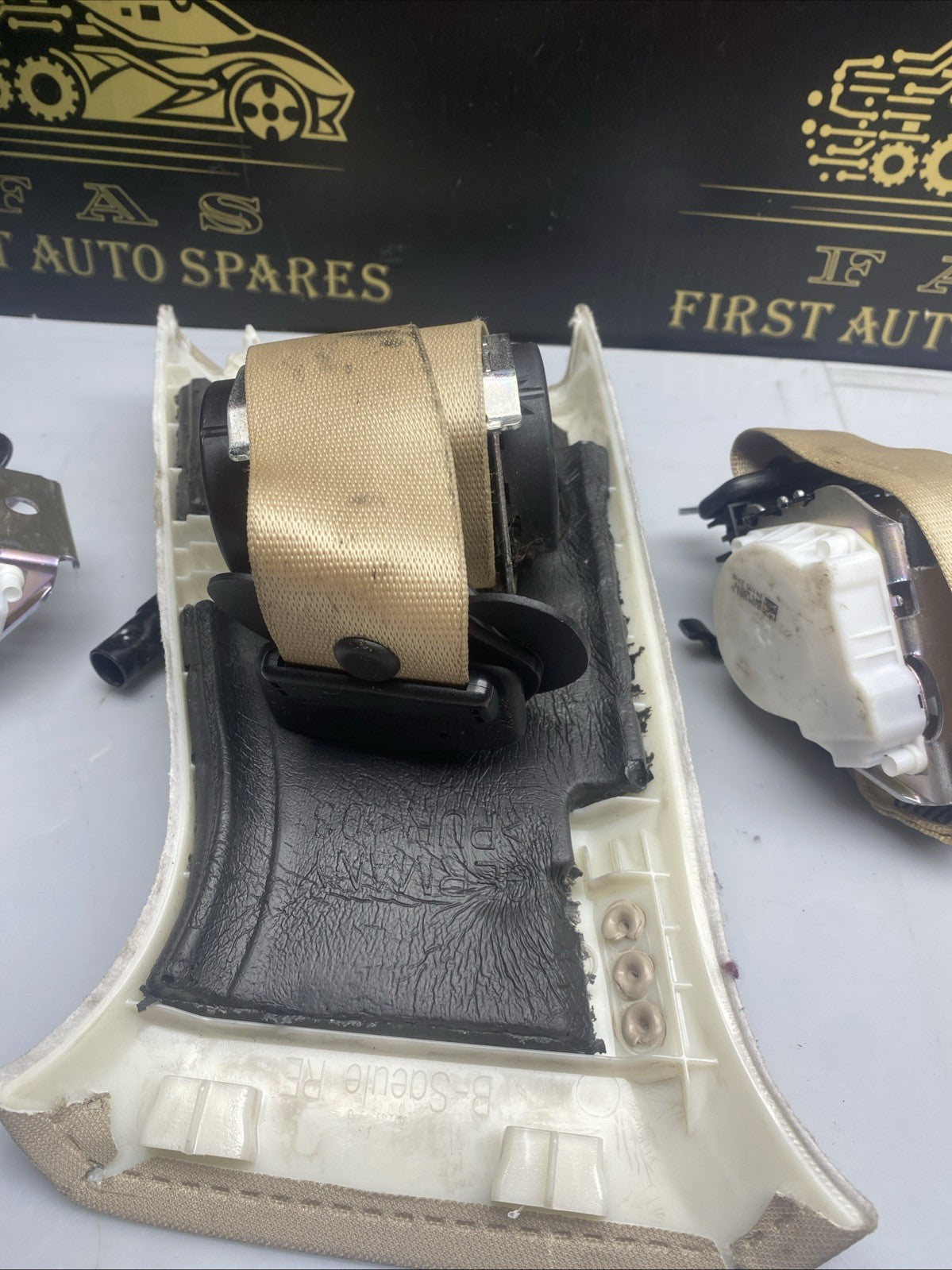 BMW 5 SERIES F11 SEAT BELT SET Cream Colour