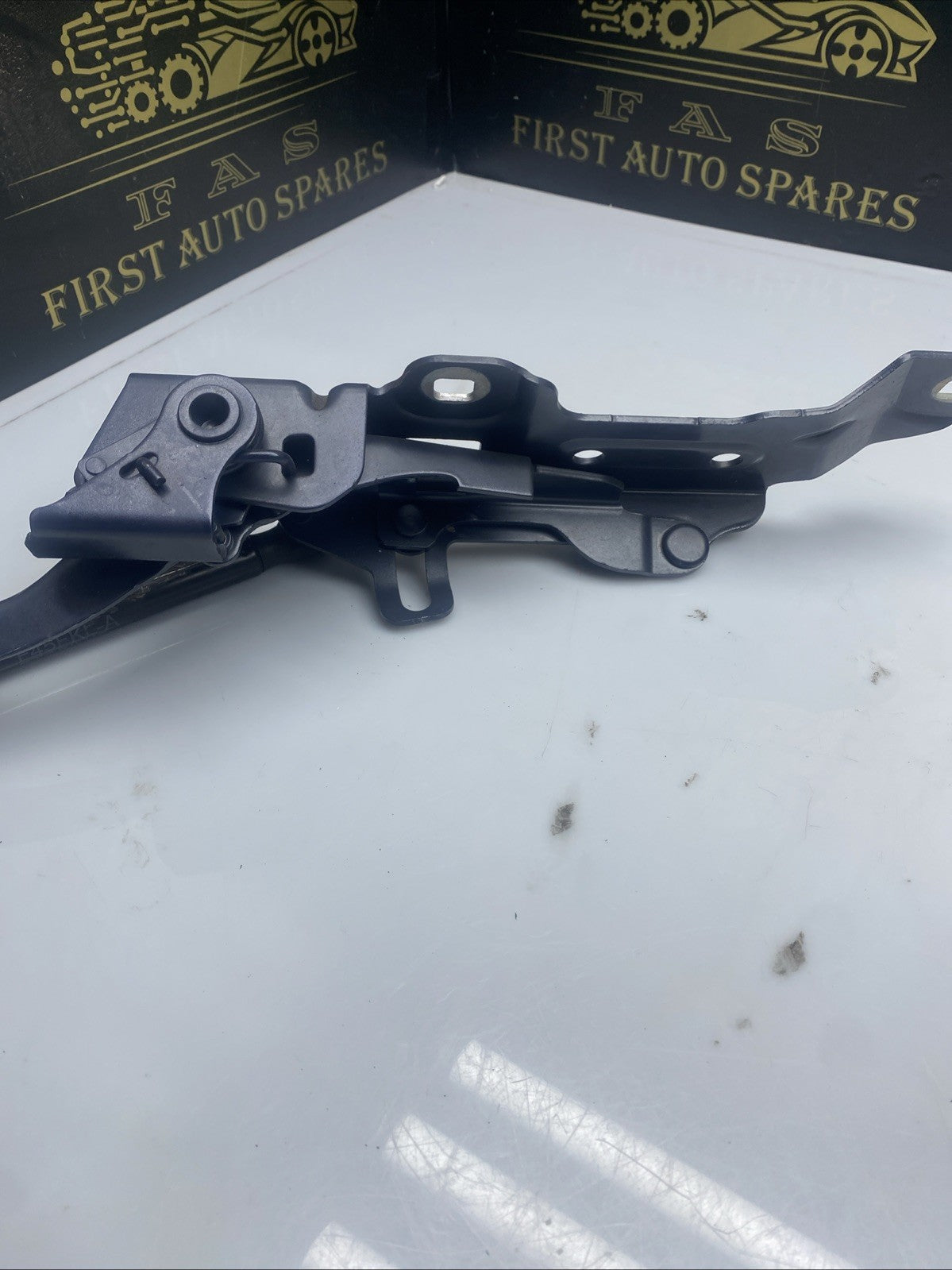 BMW 2 SERIES F45 F46 2015-2021 BONNET HINGE AND ACTUATOR LEFT N/S PASSENGER