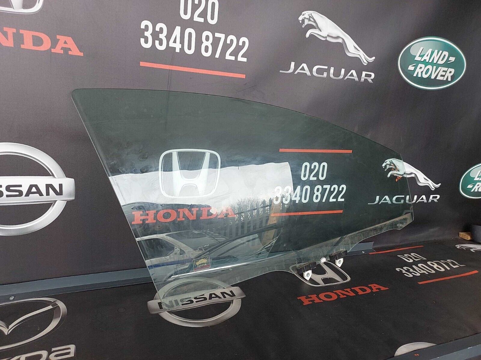 TOYOTA YARIS O/S FRONT WINDOW GLASS 2022