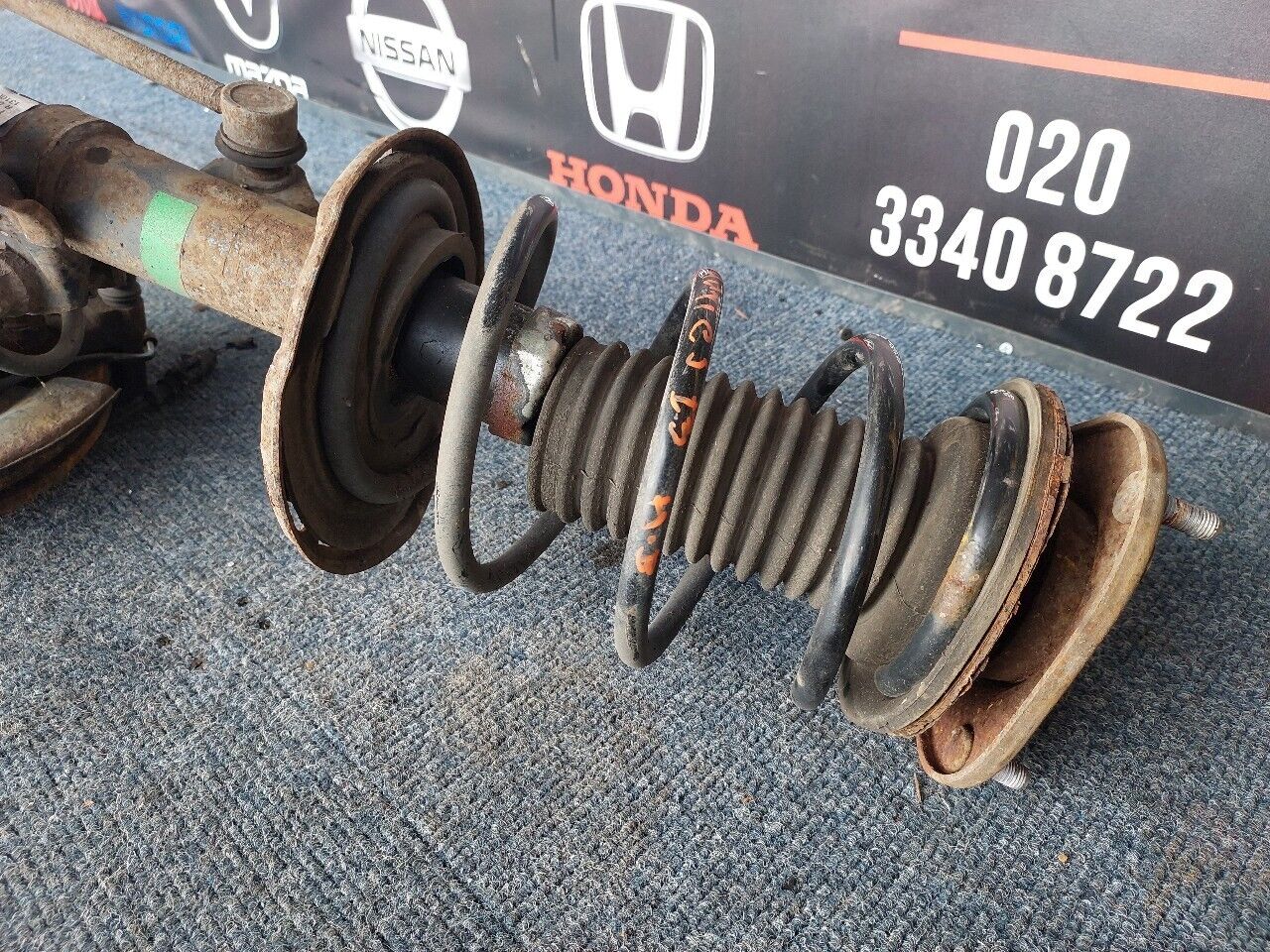 TOYOTA AURIS HATCHBACK O/S FRONT SUSPENSION LEG 2013