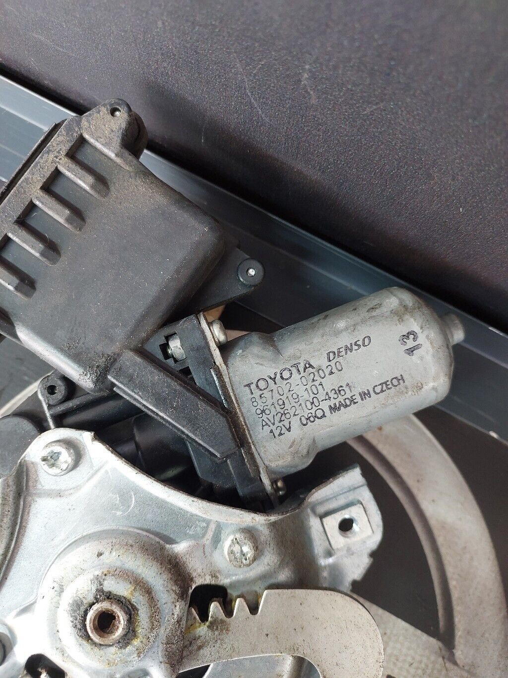 TOYOTA AURIS 14-19 N/S FRONT LEFT DOOR WINDOW REGULATOR MOTOR