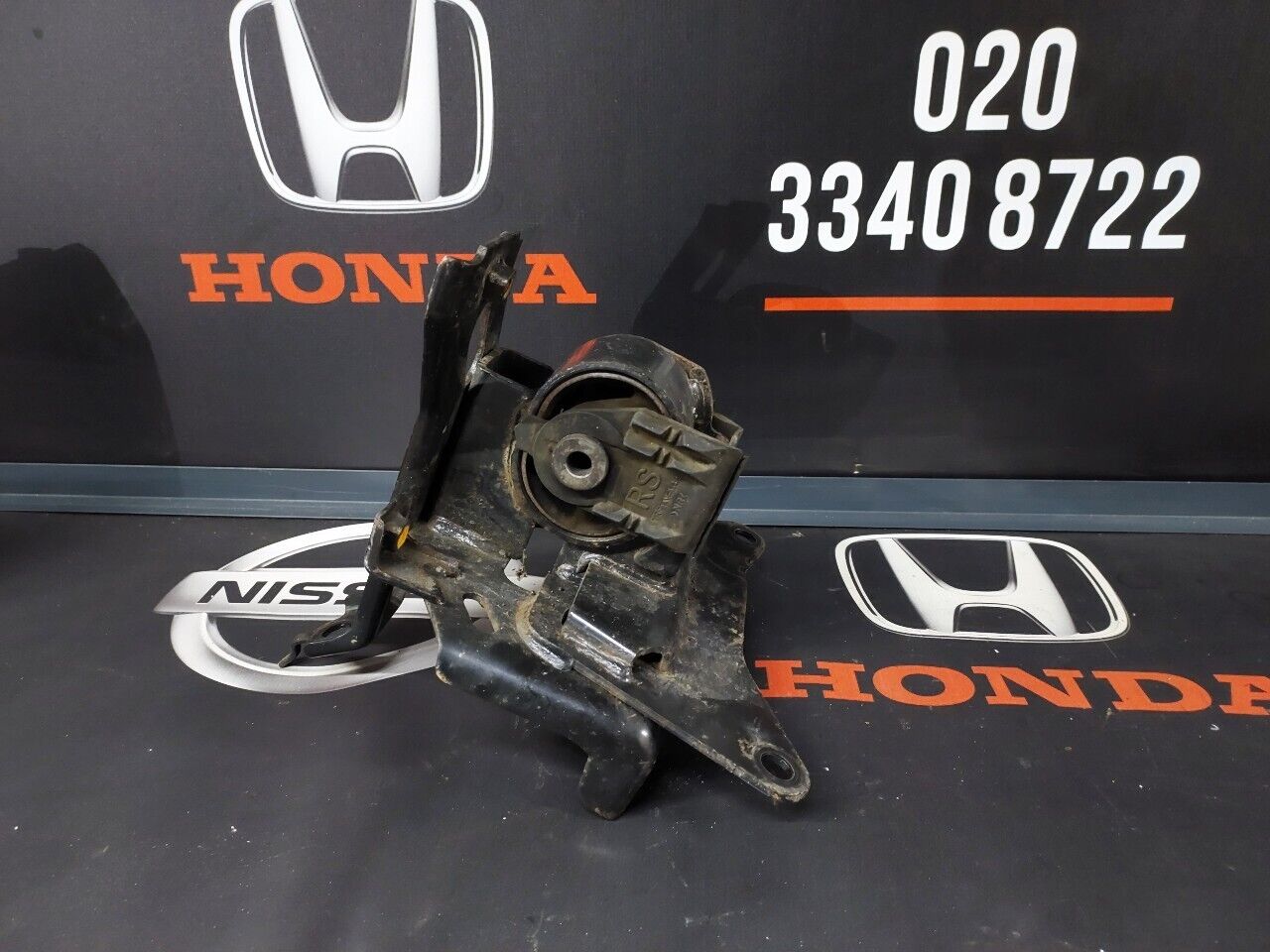 TOYOTA YARIS ENGINE MOUNT 2013