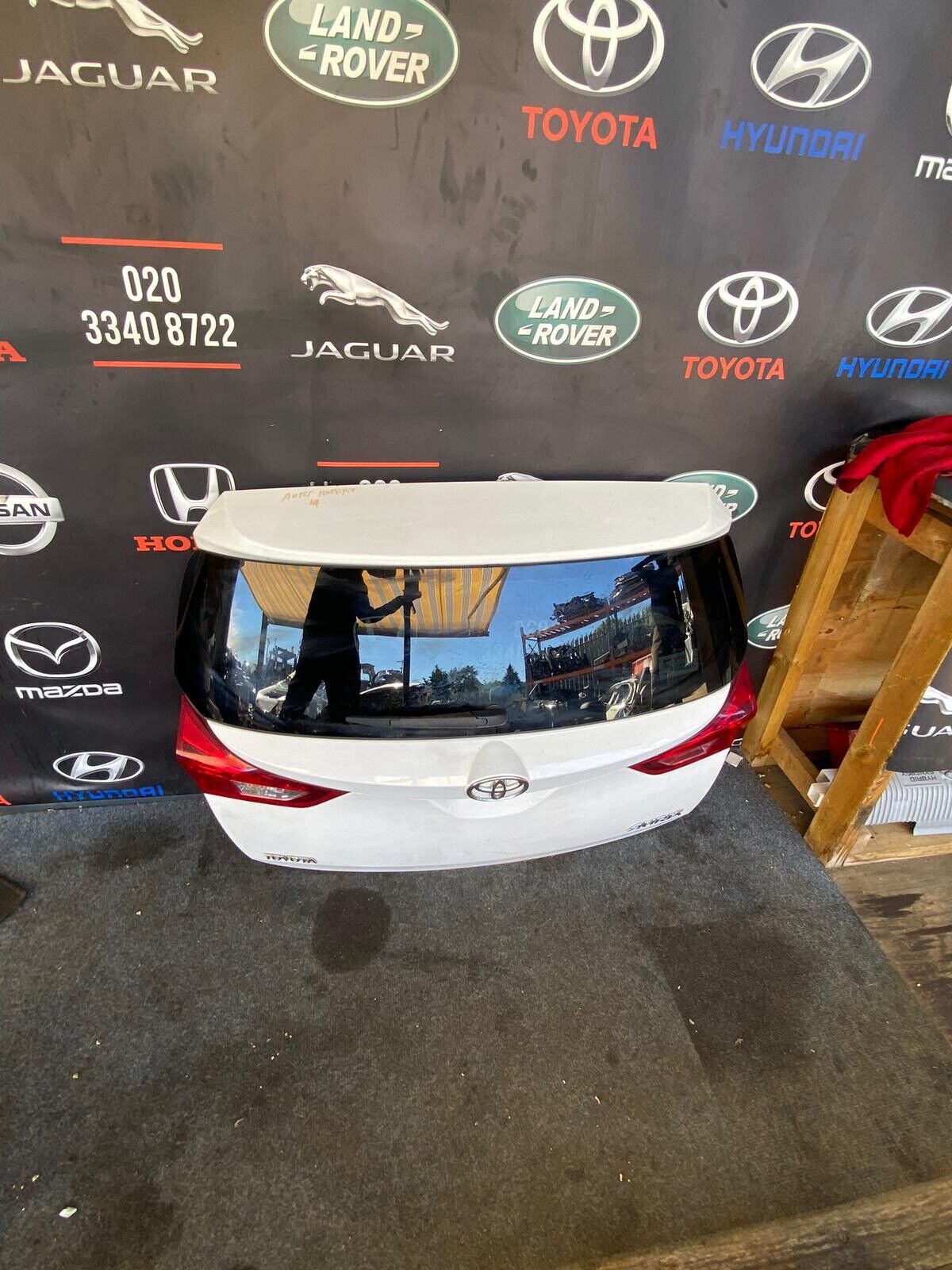 TOYOTA AURIS TAILGATE 2019 WHITE BARE