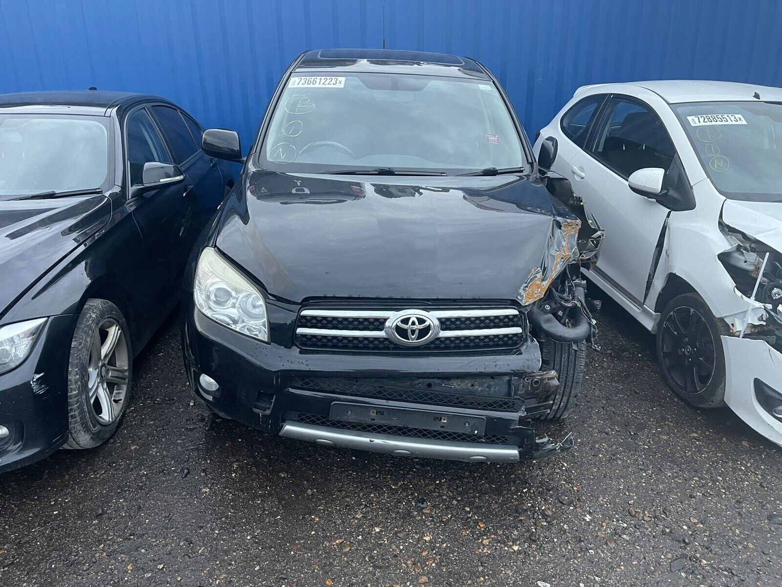 TOYOTA RAV-4 2.2 D4D  2008 2009 2010 2011  For SPARES Price Is For Headlight