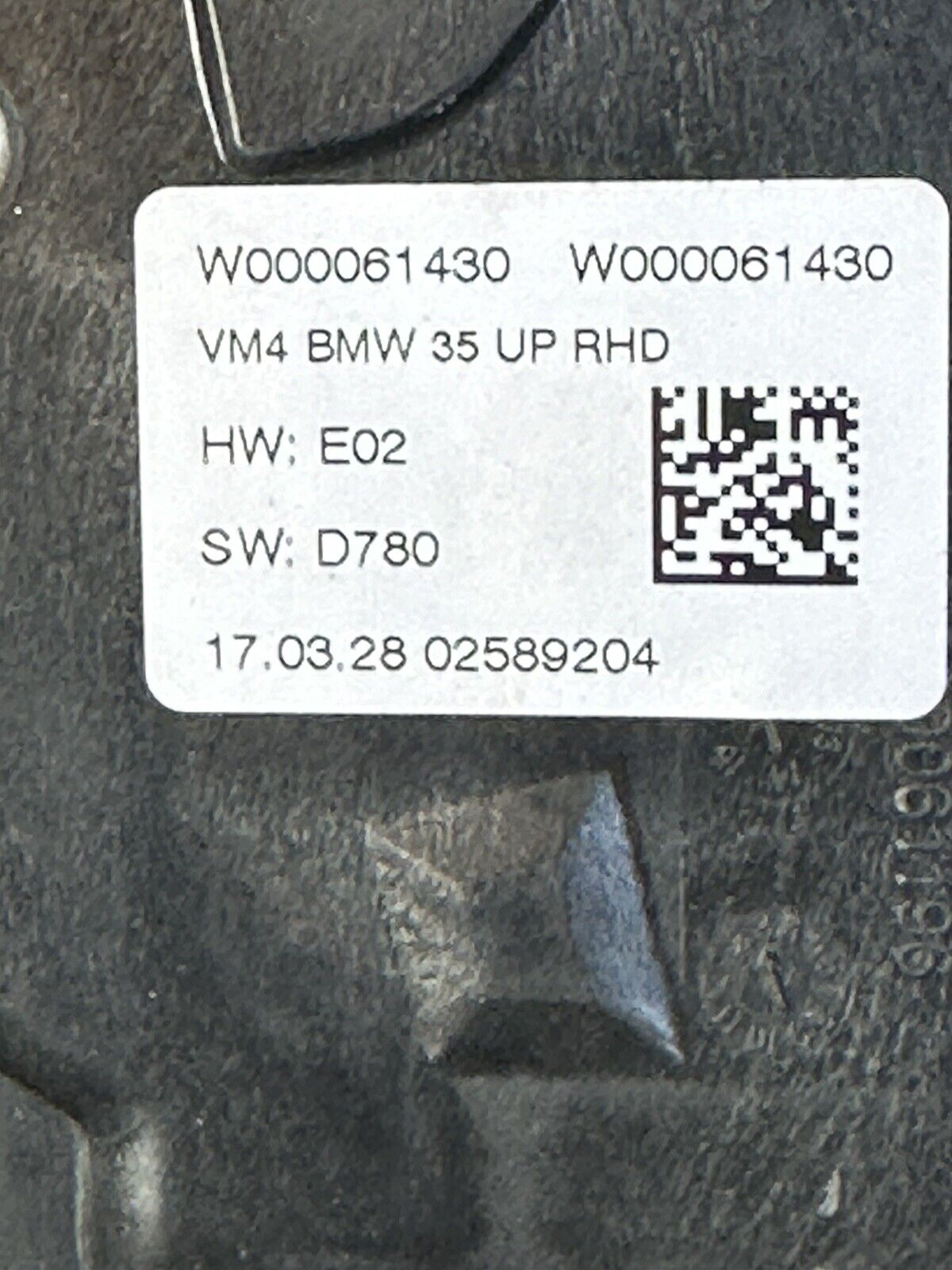 wiper motor wiper linkage BMW G30 G31 F90 M5