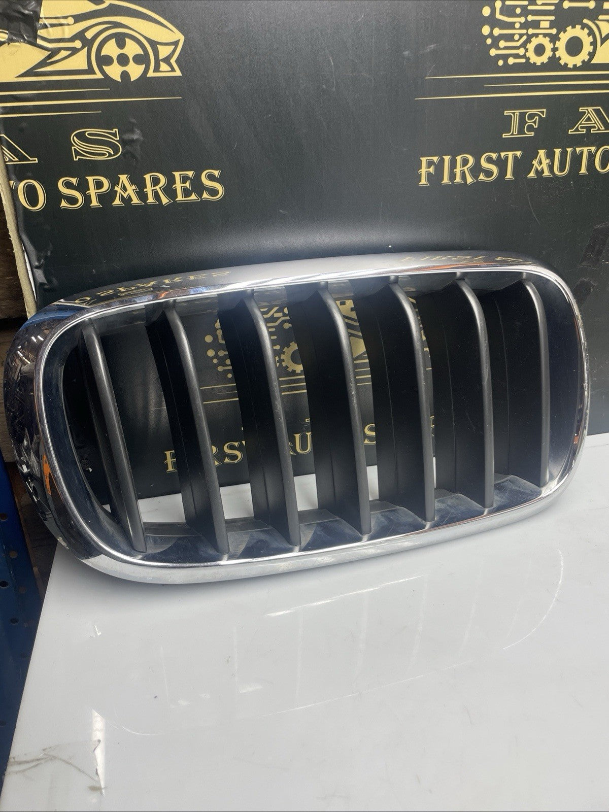 GENUINE BMW X5 F15 2014- 2018 FRONT RIGHT SIDE BUMPER UPPER KIDNEY GRILL 7316076