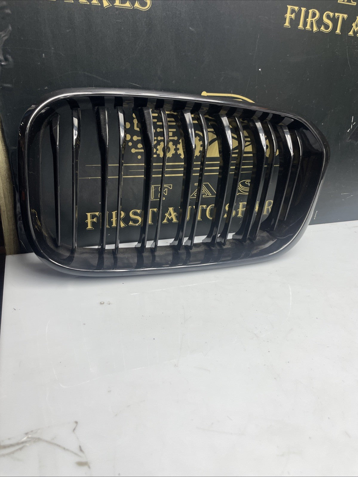 BMW 1 SERIES F20 F21 FRONT RIGHT KIDNEY GRILLE 7371748