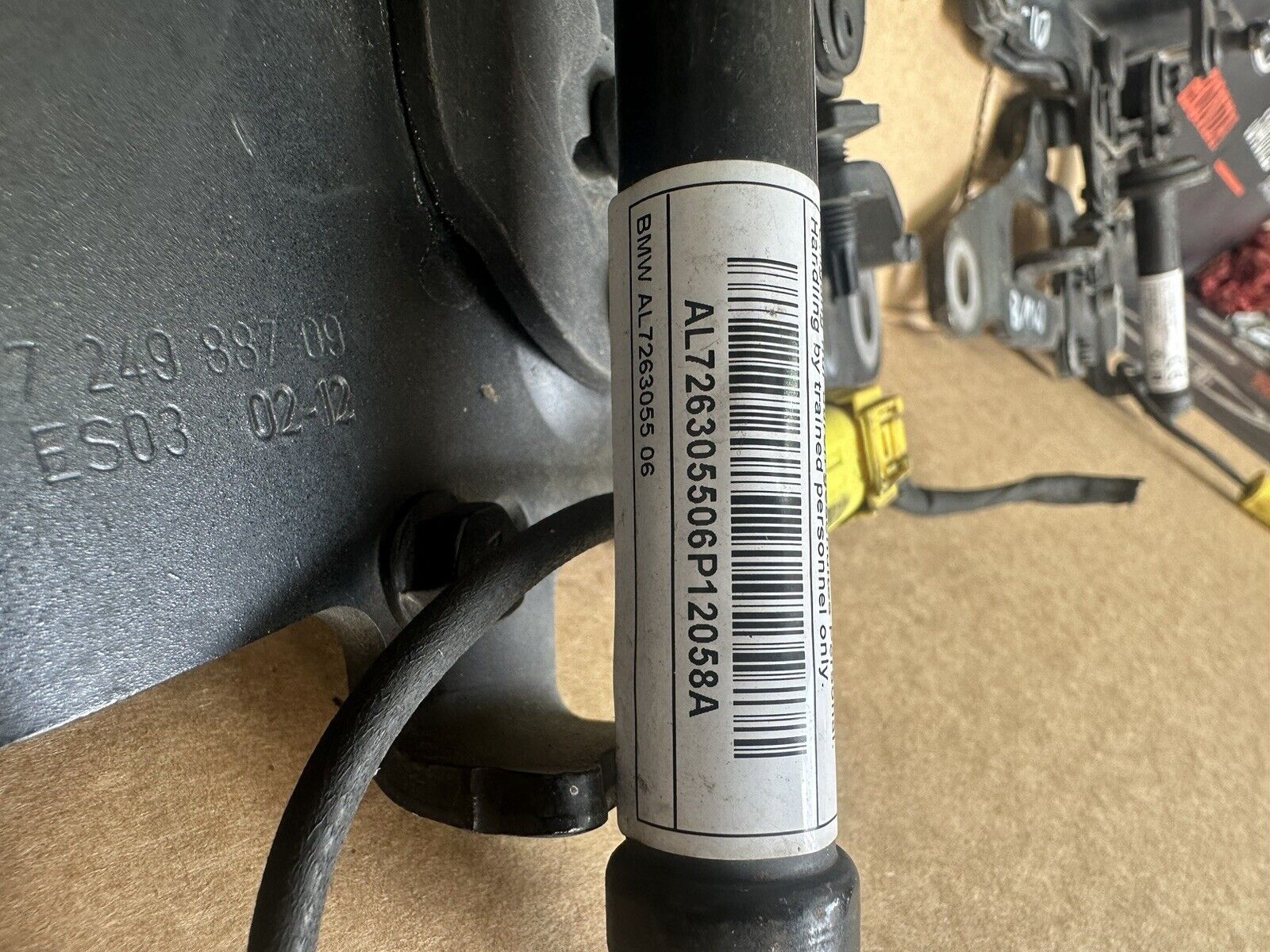 BMW 5 SERIES BONNET HOOD LID HINGES PAIR LEFT & RIGHT IN BLACK F10 2010 - 2016