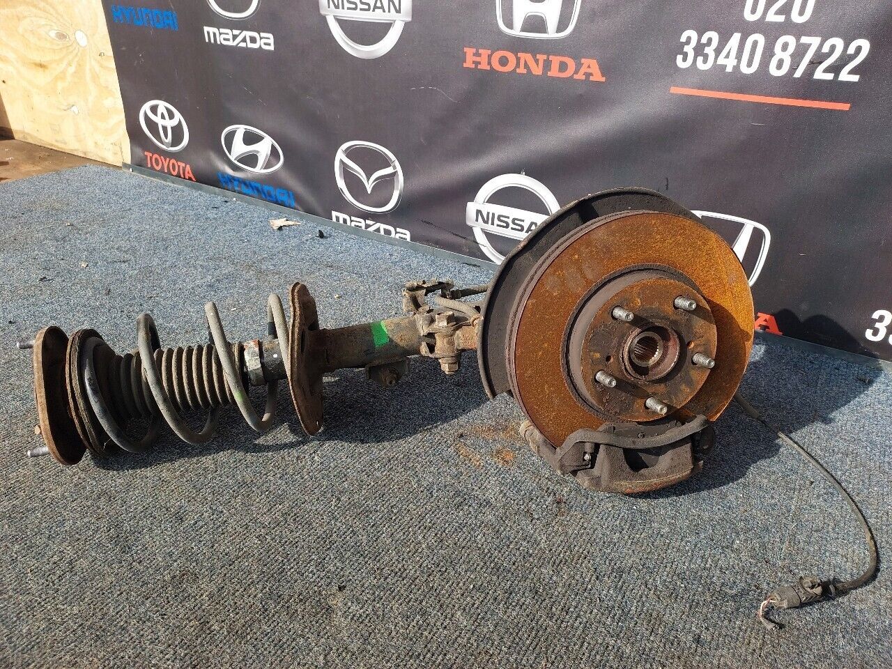 TOYOTA AURIS HATCHBACK N/S FRONT SUSPENSION LEG 2013