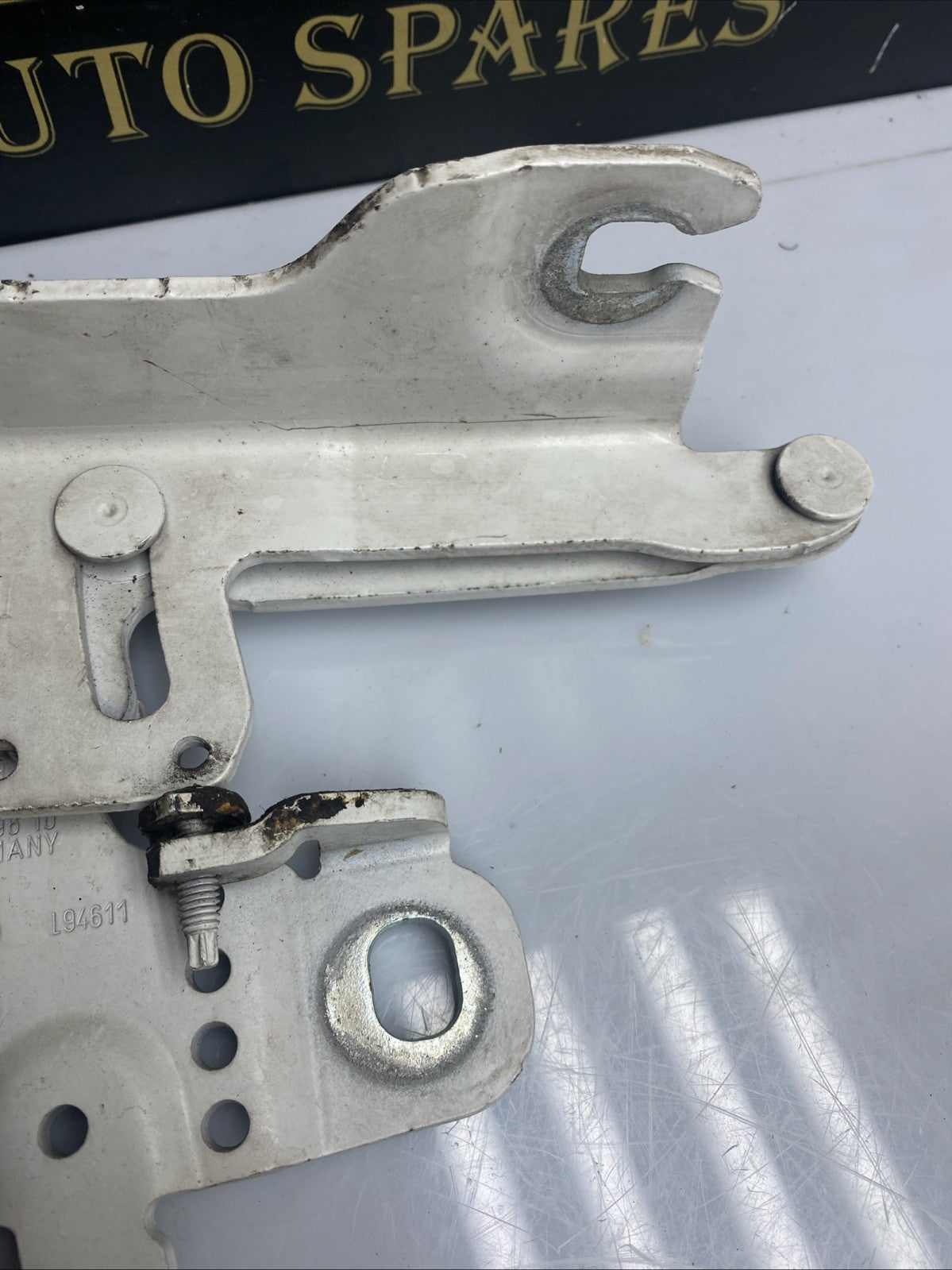 BMW 1 SERIES BONNET HINGE FRONT LEFT PASSENGER SIDE F20 2011-2015
